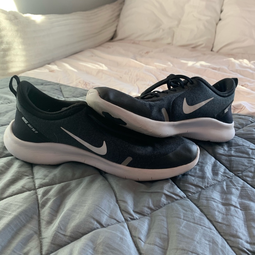 nike tennis shoes